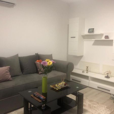 Apartament Cu 2 Camere Орадеа Екстериор снимка