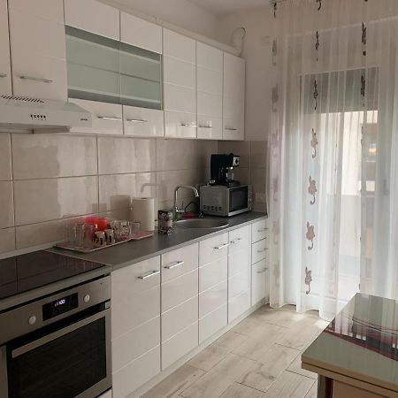 Apartament Cu 2 Camere Орадеа Екстериор снимка
