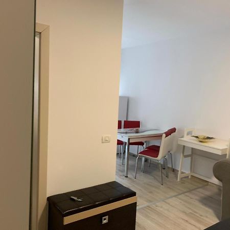 Apartament Cu 2 Camere Орадеа Екстериор снимка