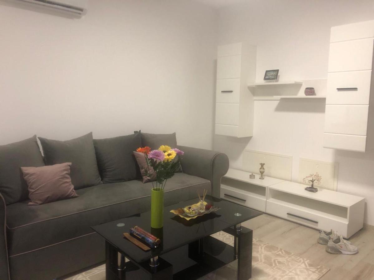 Apartament Cu 2 Camere Орадеа Екстериор снимка