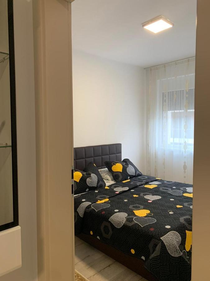 Apartament Cu 2 Camere Орадеа Екстериор снимка