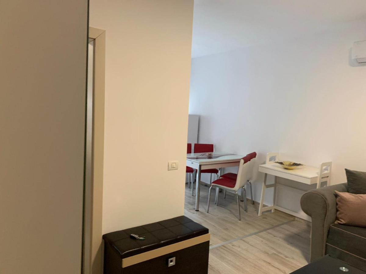 Apartament Cu 2 Camere Орадеа Екстериор снимка